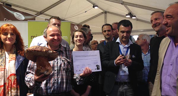 El jurado del concurso, junto al ganador Miguelón de Soria Boletus